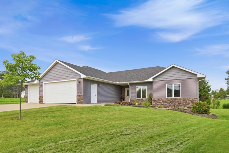 1572 Gray Fox Dr NE, Owatonna, MN 55060