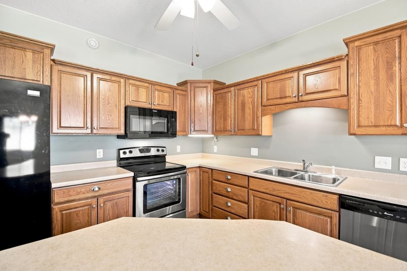 621 Ashley Ln, Owatonna, MN 55060