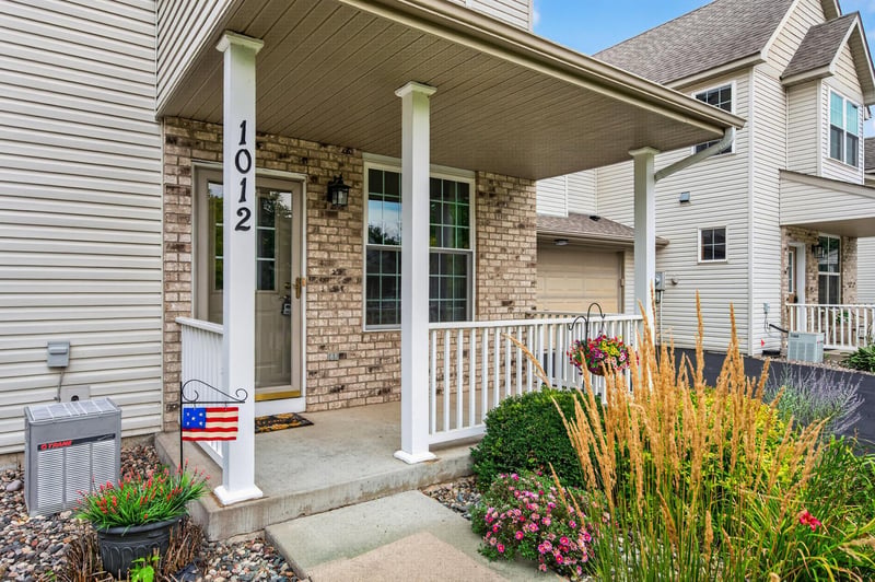 1012 Heldt St, Chaska, MN 55318