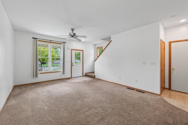 1012 Heldt St, Chaska, MN 55318