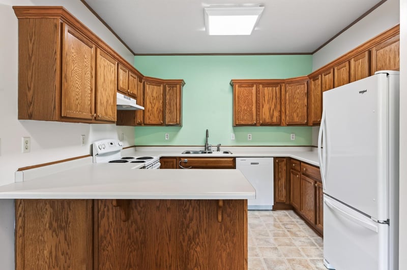 1012 Heldt St, Chaska, MN 55318