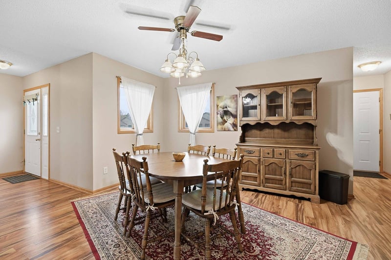 702 Sunset Ln, Mora, MN 55051
