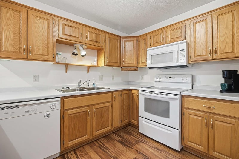 702 Sunset Ln, Mora, MN 55051