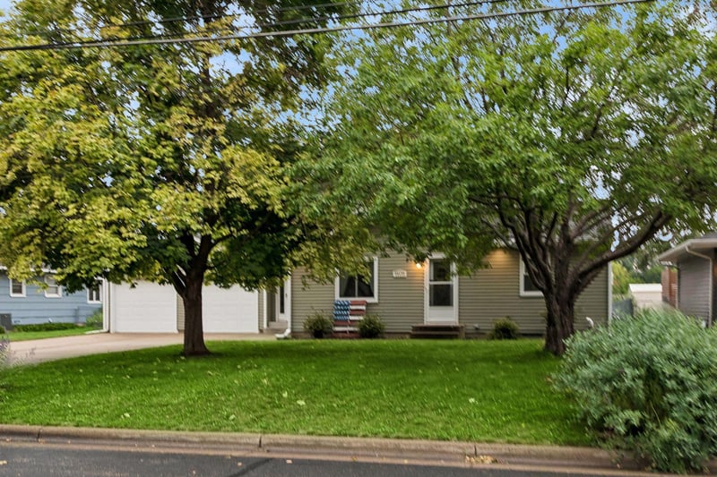 20635 Hughes Ave W, Lakeville, MN 55044