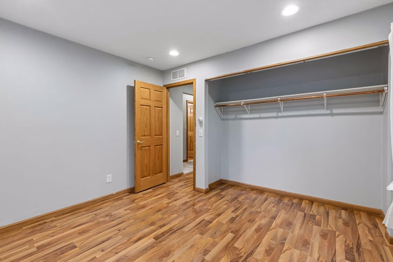 20635 Hughes Ave W, Lakeville, MN 55044