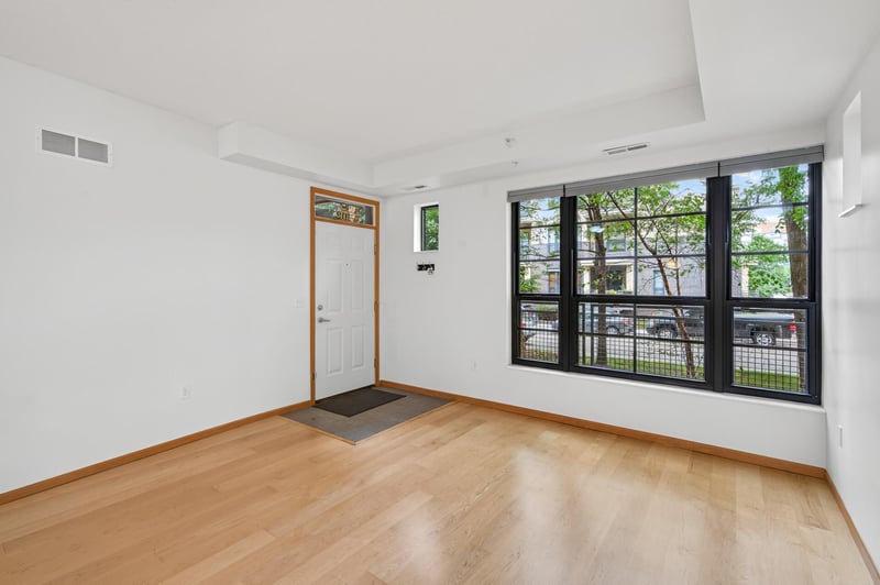 2565 Franklin Ave #102, Saint Paul, MN 55114