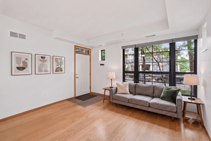 2565 Franklin Ave #102, Saint Paul, MN 55114