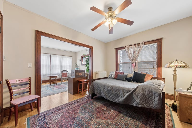 611 E 16th St #1, Minneapolis, MN 55404
