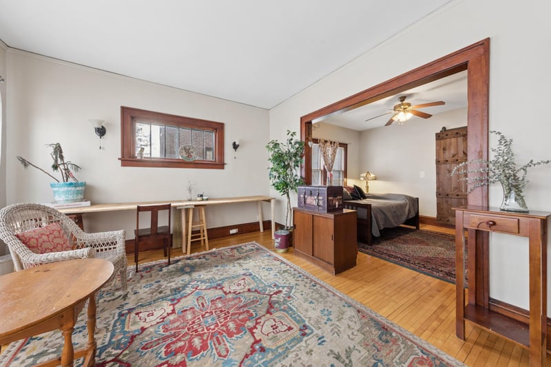 611 E 16th St #1, Minneapolis, MN 55404