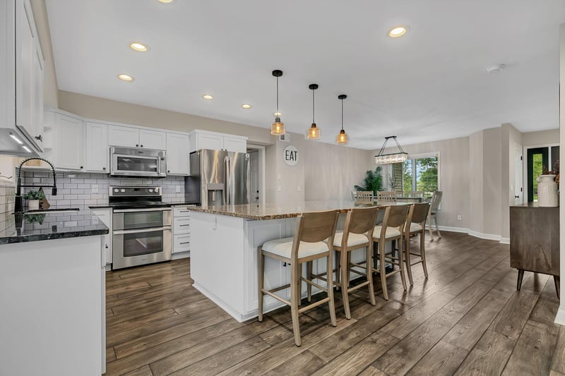 1373 Heritage Ave NW, Hutchinson, MN 55350