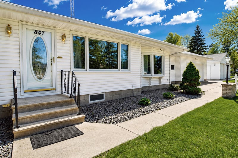 847 17th St NE, Owatonna, MN 55060