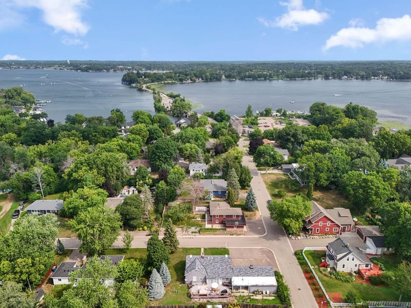 2930 Bay St, Wayzata, MN 55391