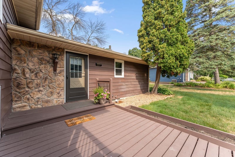 2930 Bay St, Wayzata, MN 55391