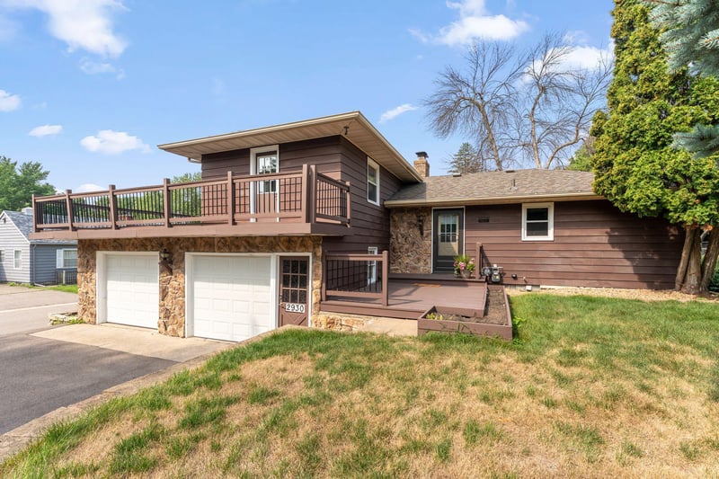 2930 Bay St, Wayzata, MN 55391
