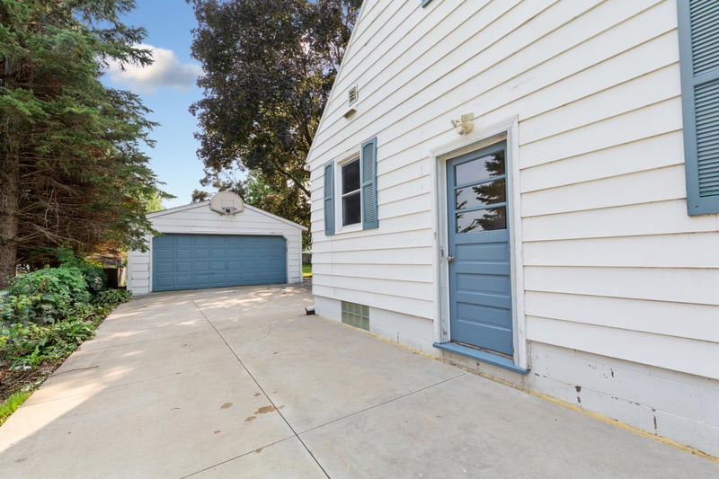 814 11th St NW, Rochester, MN 55901