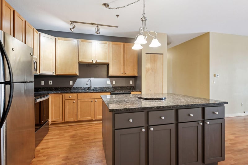 2900 University Ave SE #208, Minneapolis, MN 55414
