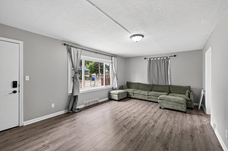 474 Hopkins St, Saint Paul, MN 55130
