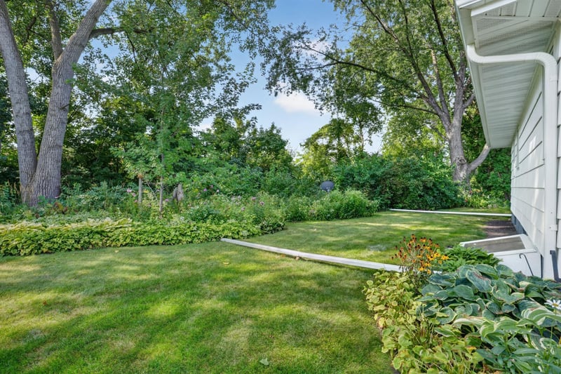 507 N Maple St, Chaska, MN 55318