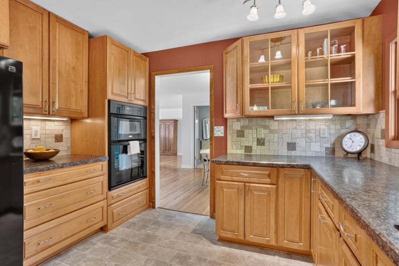 507 N Maple St, Chaska, MN 55318