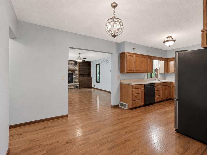 127 Higbie Ave E, Minnesota Lake, MN 56068