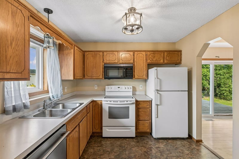 12158 Tulip St NW, Coon Rapids, MN 55433