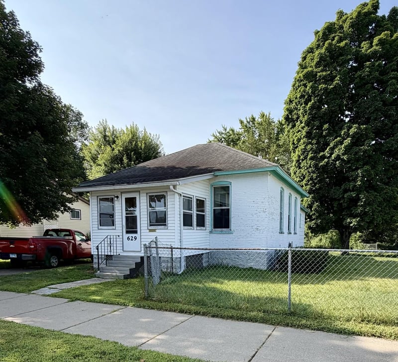 629 E Mark St, Winona, MN 55987