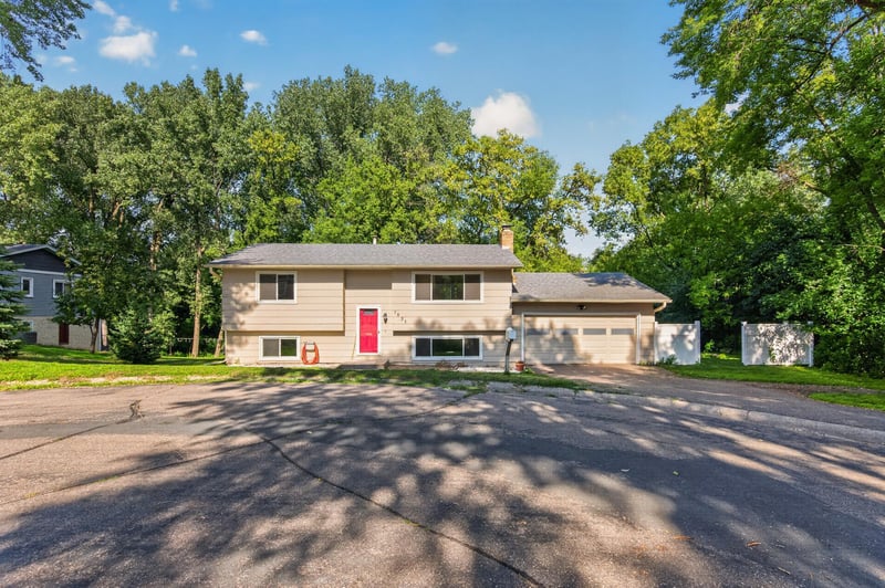 7631 Ontario Blvd, Eden Prairie, MN 55344