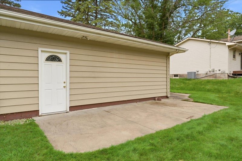 112 Willow Dr SW, Saint Michael, MN 55376