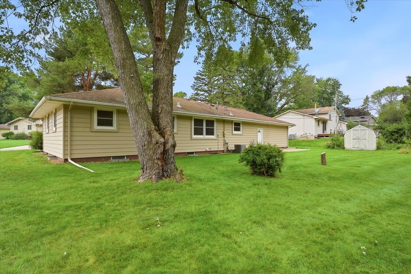 112 Willow Dr SW, Saint Michael, MN 55376