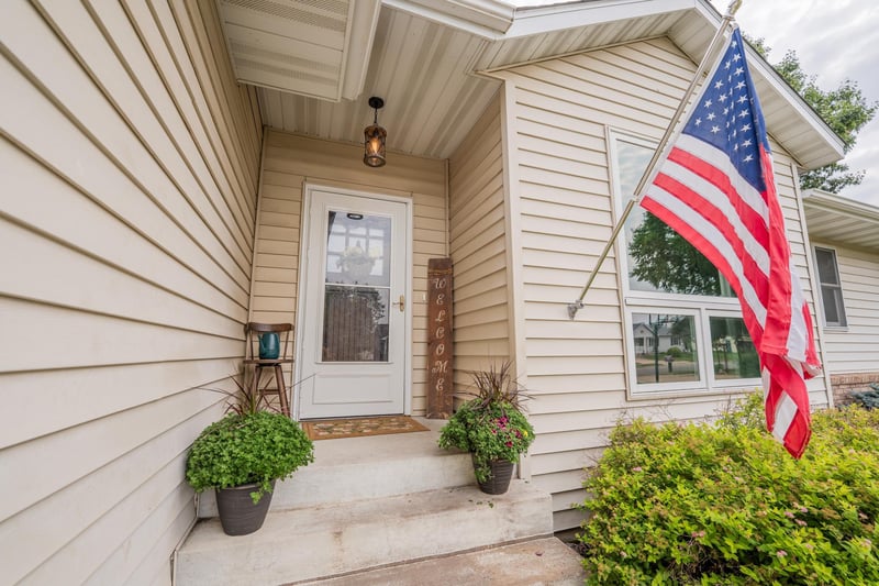 1704 Sierra Dr S, Eau Claire, WI 54701