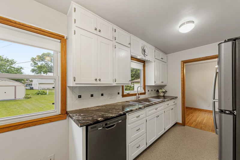 120 N Manitou Dr, Mankato, MN 56001
