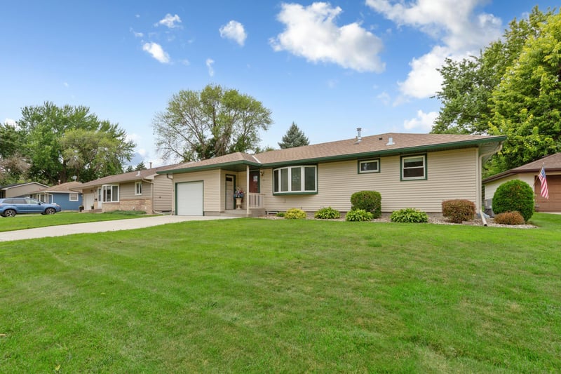 120 N Manitou Dr, Mankato, MN 56001
