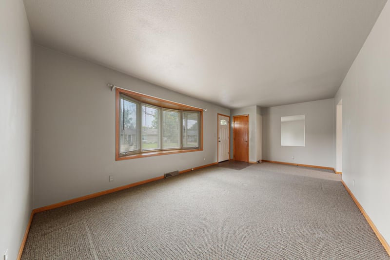 120 N Manitou Dr, Mankato, MN 56001