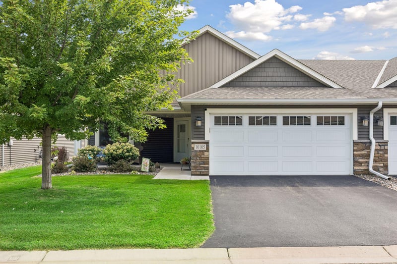 10105 3rd St NE, Blaine, MN 55434