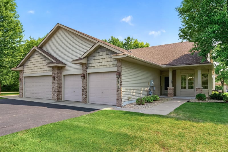 6801 24th St N, Oakdale, MN 55128