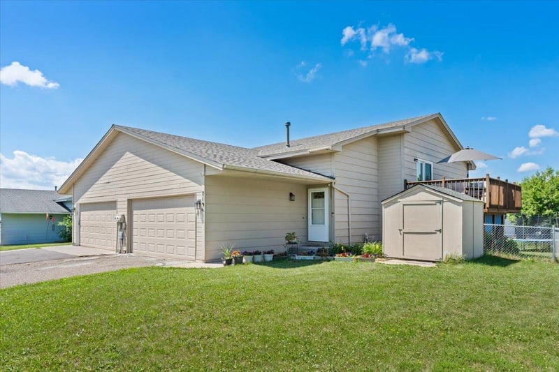 7194 Upper 17th St N, Oakdale, MN 55128
