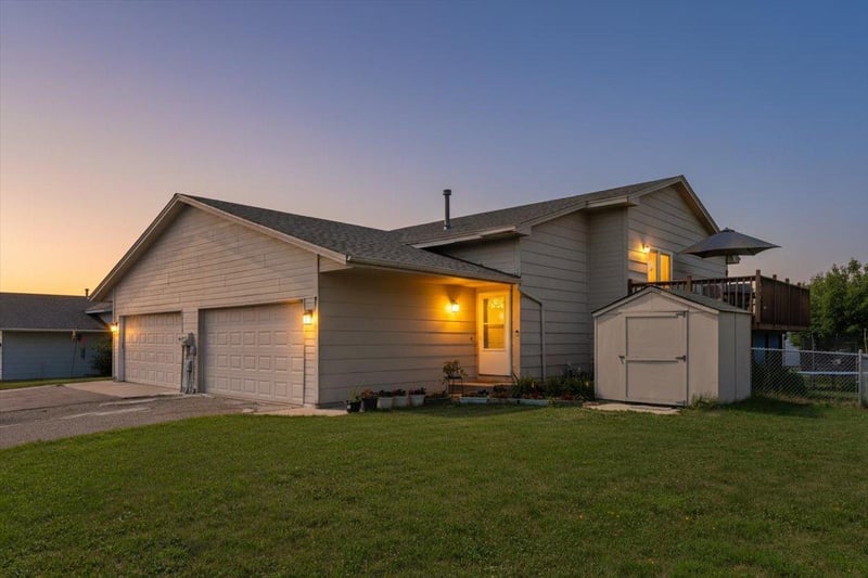 7194 Upper 17th St N, Oakdale, MN 55128