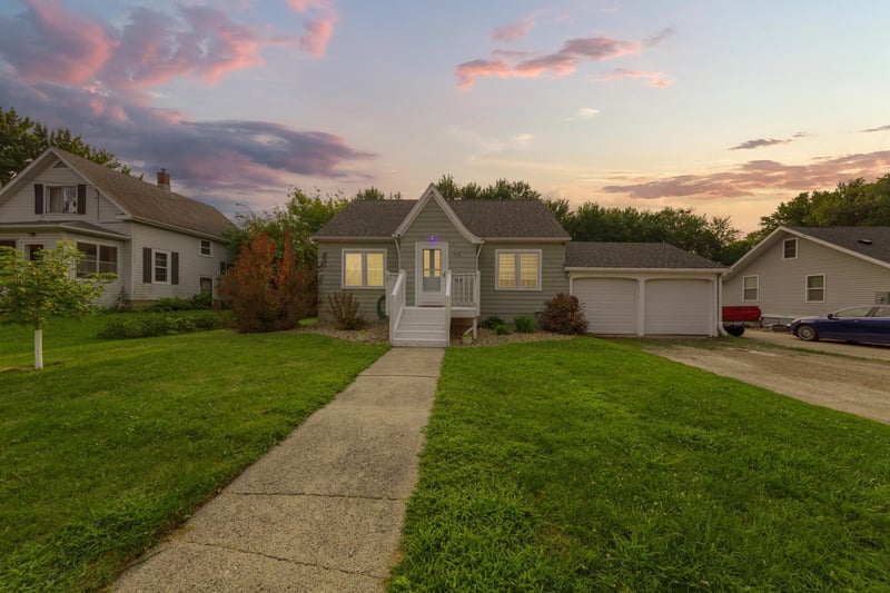 718 5th St SE, Waseca, MN 56093