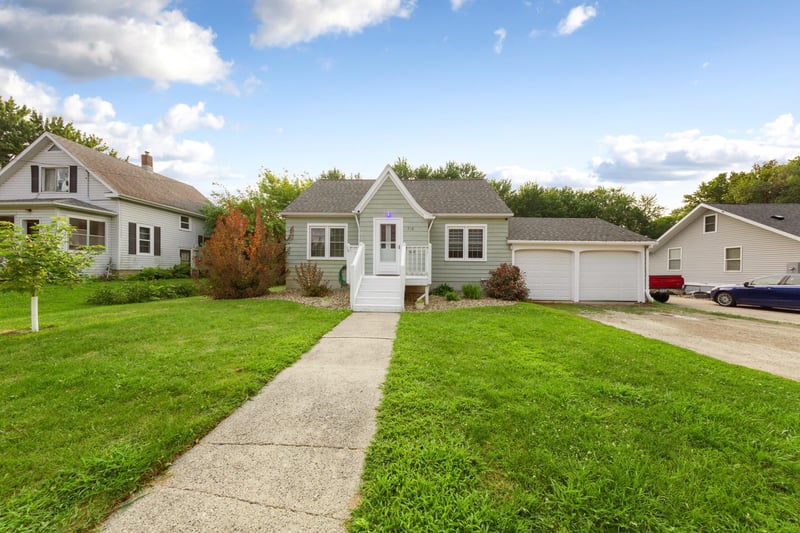 718 5th St SE, Waseca, MN 56093