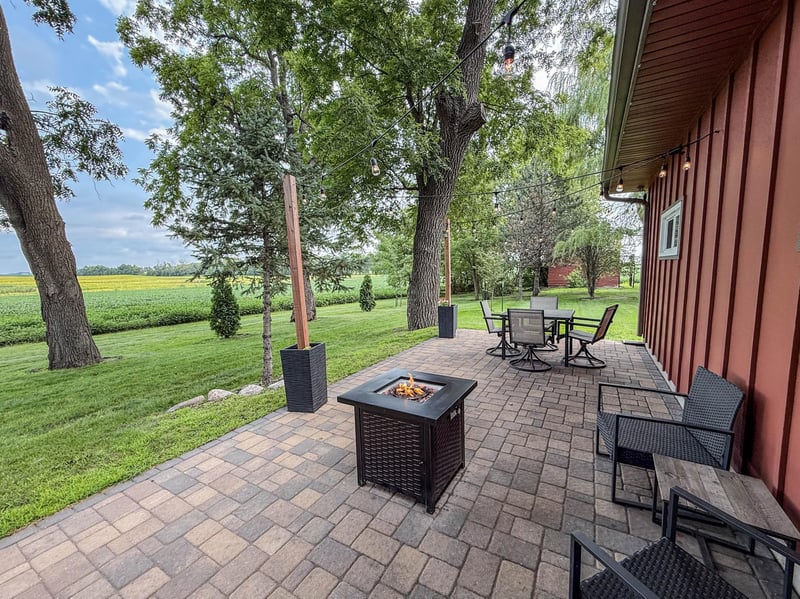 1301 N 9th St, Olivia, MN 56277