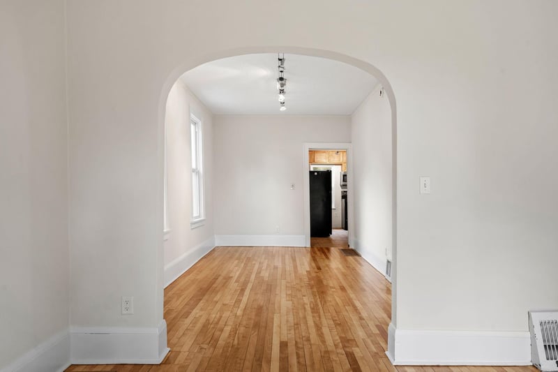 346 Geranium Ave E, Saint Paul, MN 55130