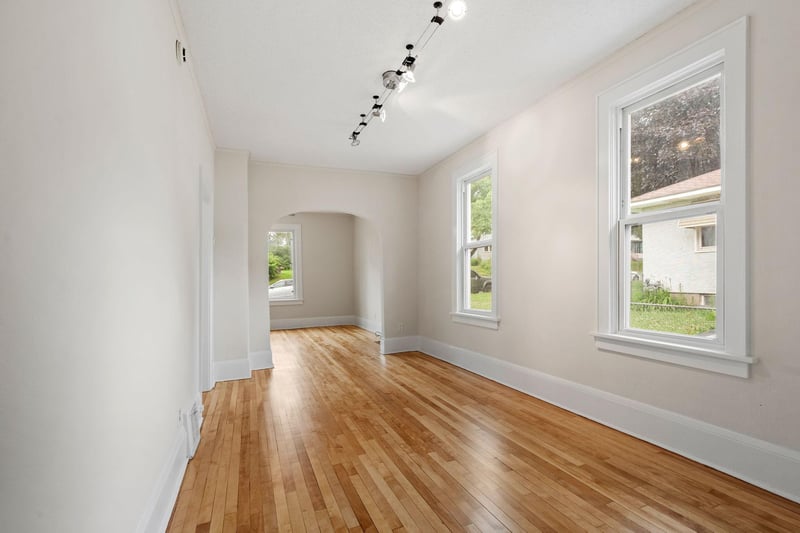 346 Geranium Ave E, Saint Paul, MN 55130