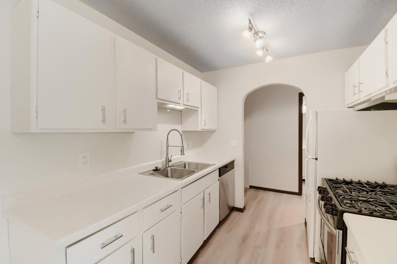 7350 York Ave S #204, Edina, MN 55435