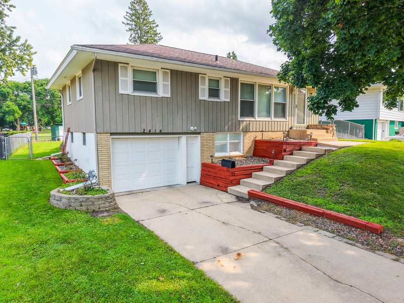 2414 23rd Ave NW, Rochester, MN 55901