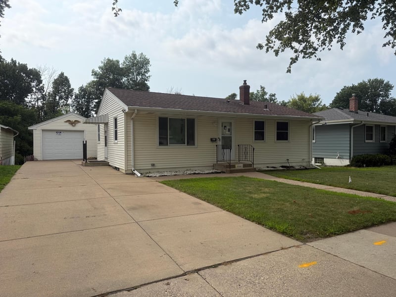 2156 Hawthorne Ave E, Saint Paul, MN 55119