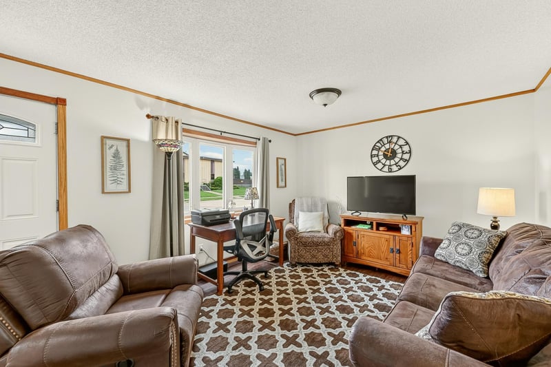 113 1st St SW, Dodge Center, MN 55927