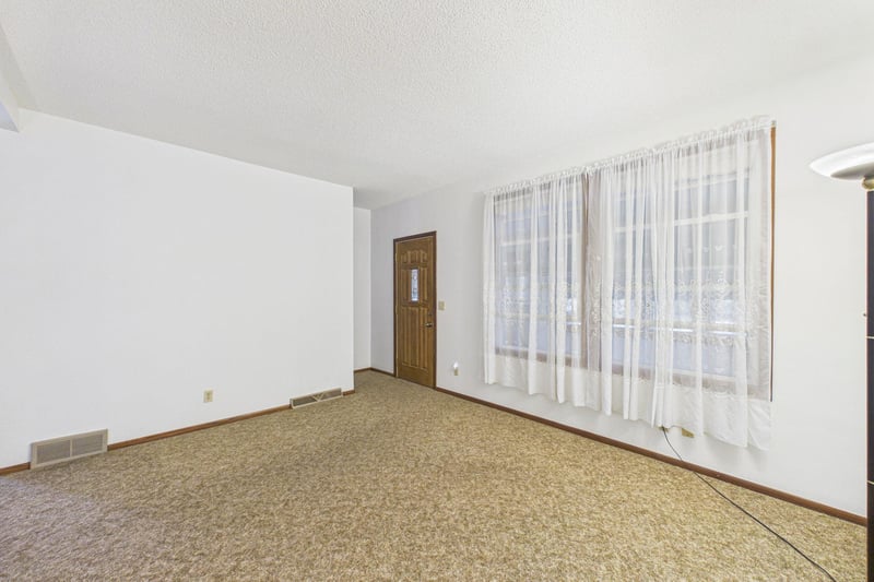 992 Matilda St, Saint Paul, MN 55117