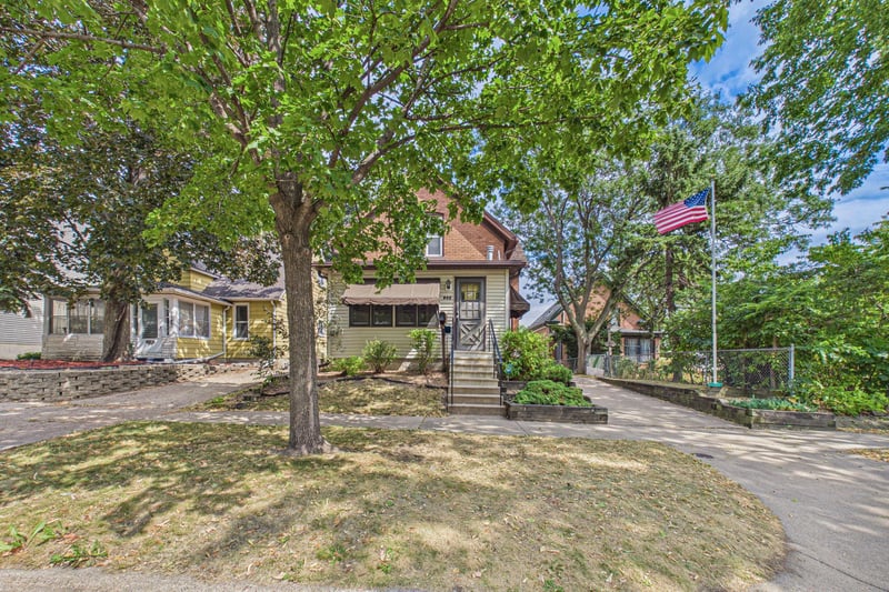 992 Matilda St, Saint Paul, MN 55117