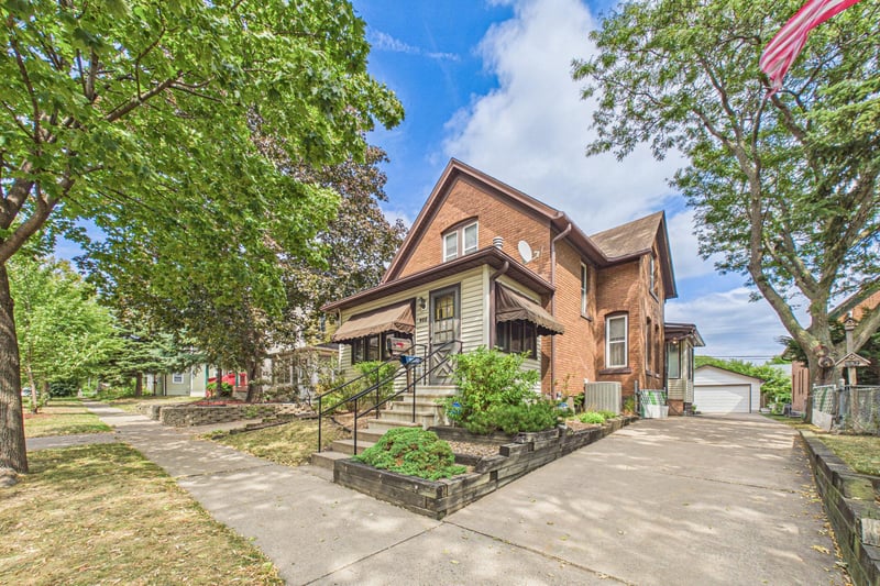 992 Matilda St, Saint Paul, MN 55117
