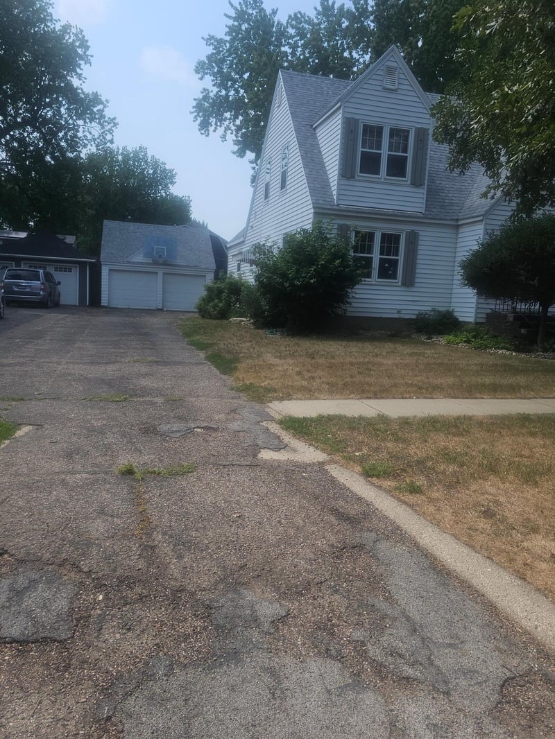 715 N Mckenzie St, Luverne, MN 56156